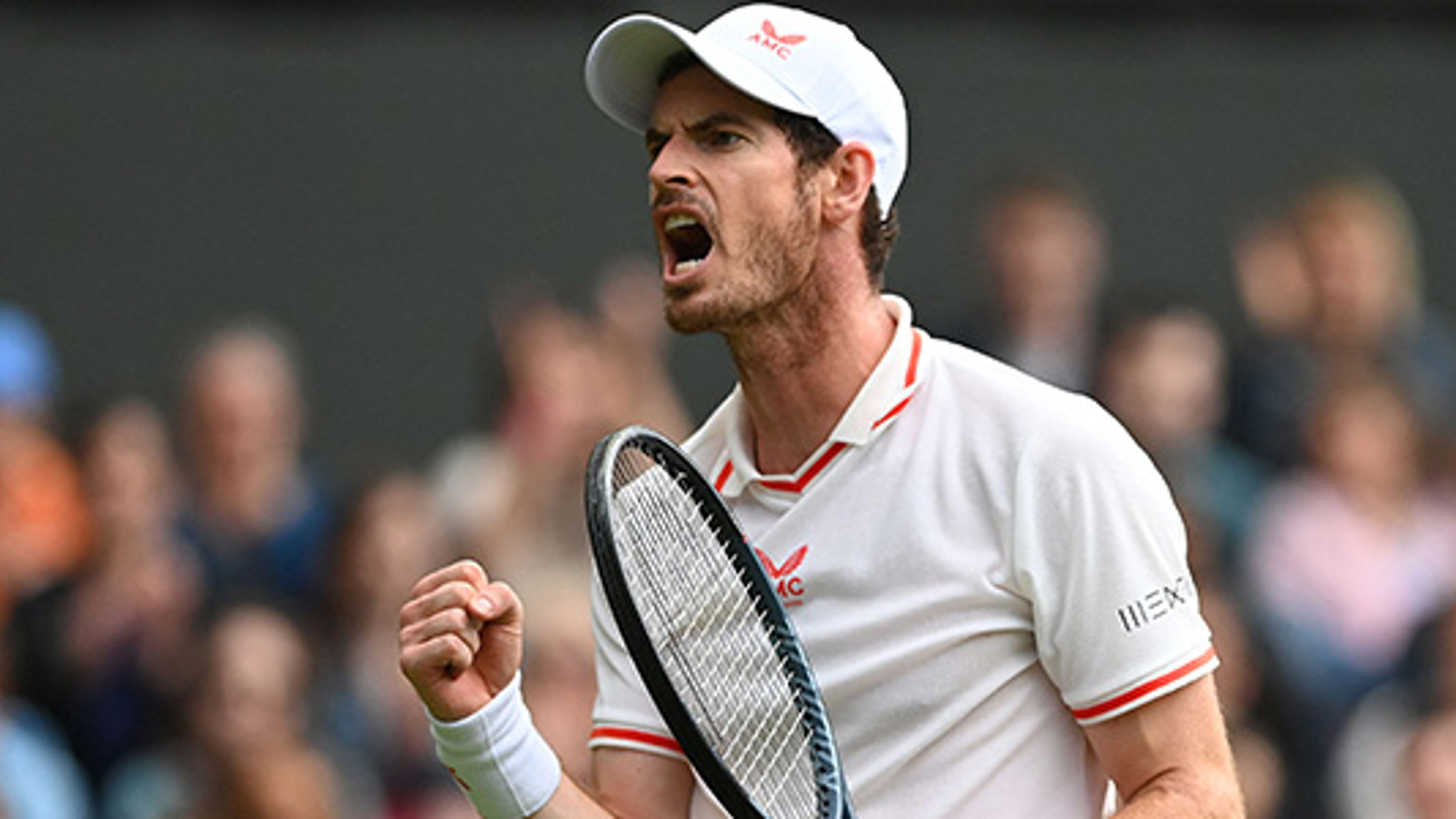 Andy Murray celebrating in front of a full crowd