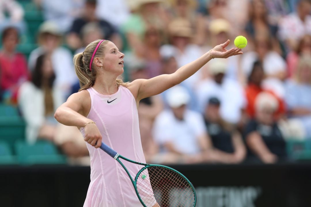 British tennis player Hannah Klugman about to throw up a ball to serve