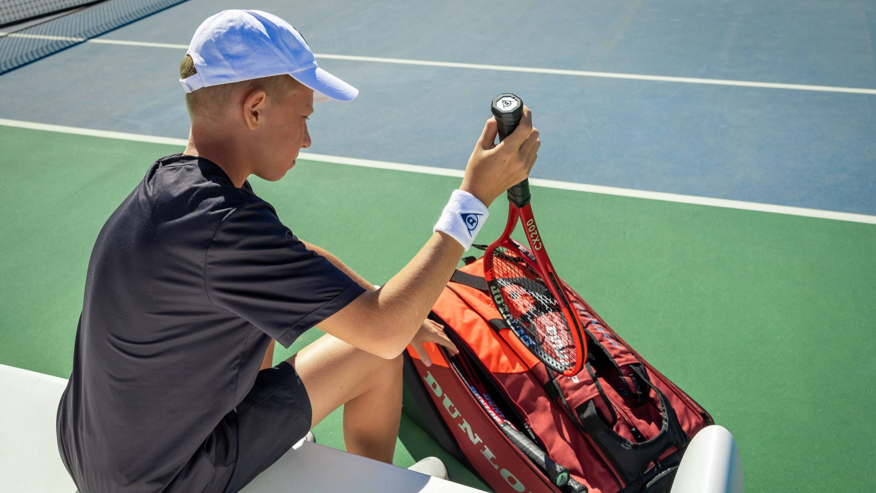 Dunlop-junior-racket-and-bag.jpg